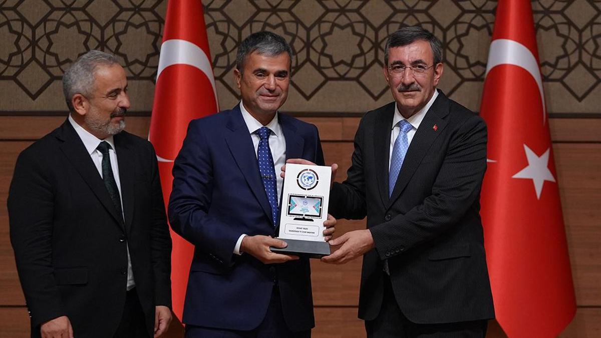 Anadolu Medya Ödülleri’nde Demirören Medya’ya 3 ödül haber görseli