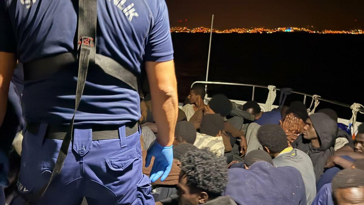 Kuşadası açıklarında 29 kaçak göçmen yakalandı haber görseli