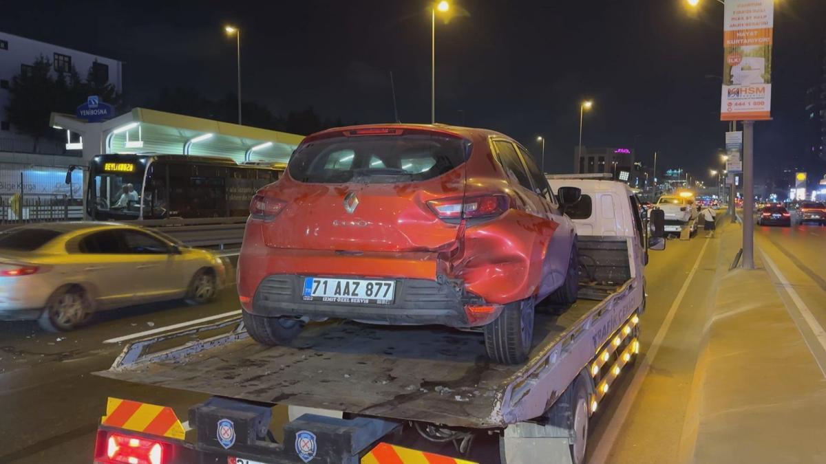 Bahçelievler'de 3 aracın karıştığı zincirleme kaza: 3 yaralı haber görseli
