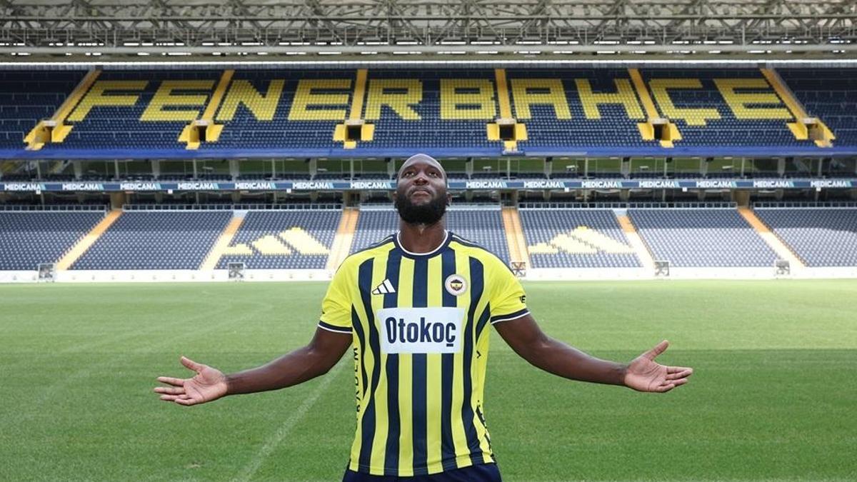Fenerbahçe, Romelu Lukaku'yu UEFA kadrosuna ekledi haber görseli