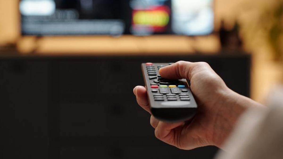 15 AĞUSTOS CUMARTESİ TV YAYIN AKIŞI: Bugün televizyonda ne var? Hangi dizi, film ve programlar ekrana gelecek? haber görseli