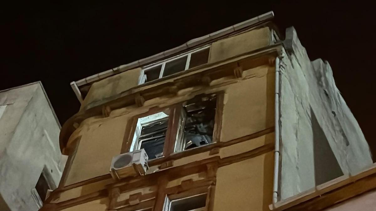 Beyoğlu'nda maç sonrası atılan havai fişek dairede yangına neden oldu haber görseli
