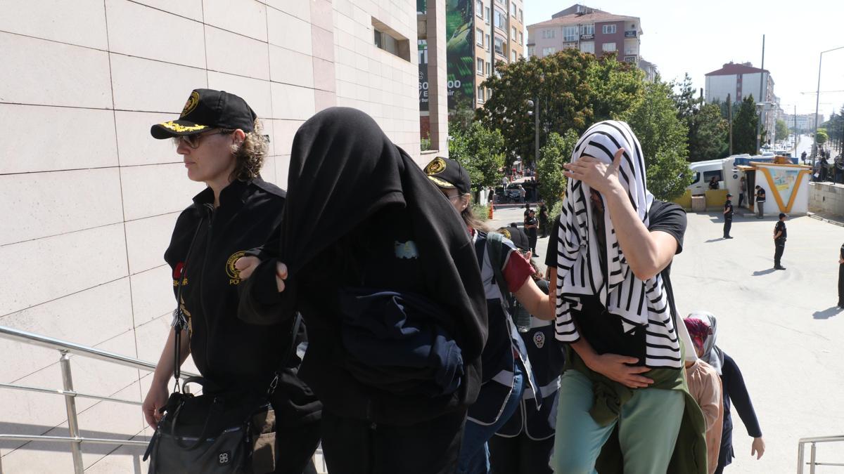 Eskişehir merkezli 19 ilde modem dolandırıcılığı operasyonunu şüphelileri adliyede haber görseli