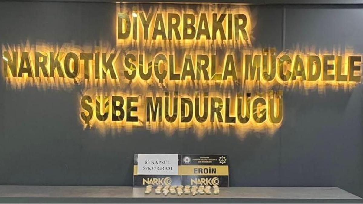 İran uyruklu şüphelinin midesinden 83 kapsül eroin çıktı haber görseli