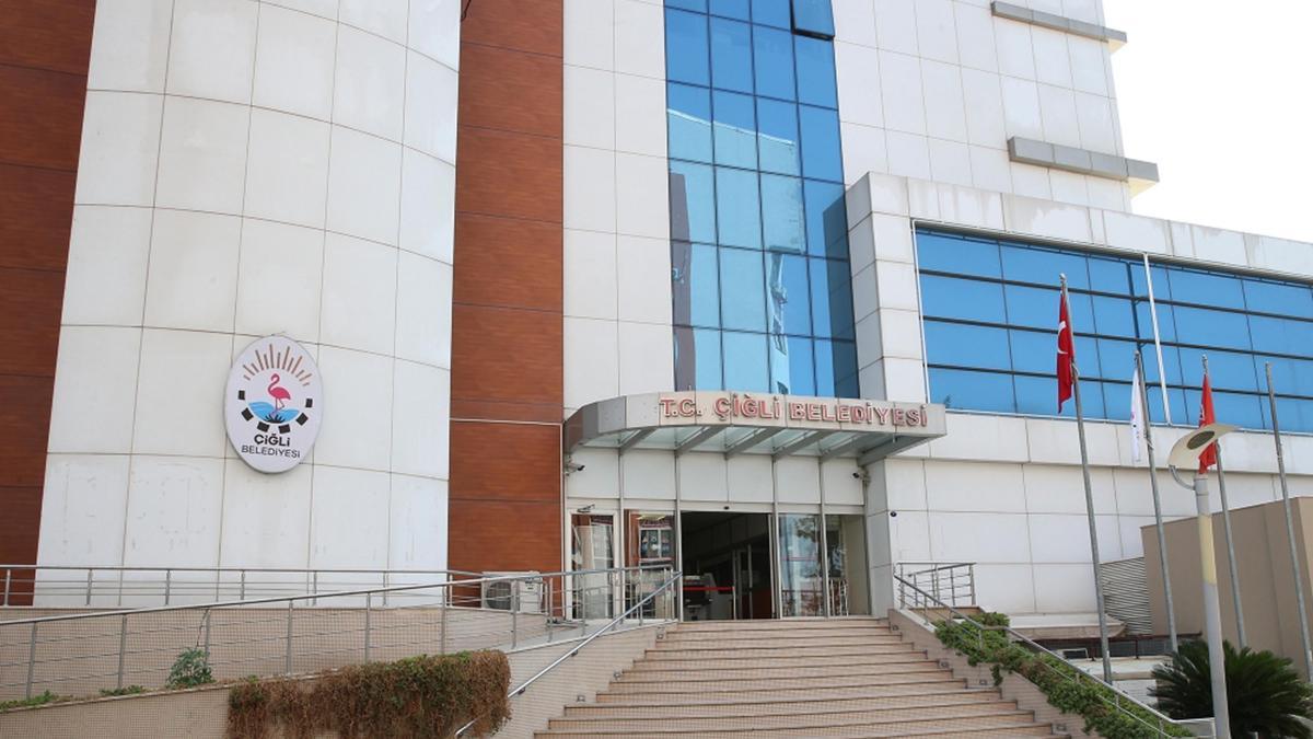Belediye başkanının park halindeki makam aracına silahlı saldırı; 1 gözaltı haber görseli