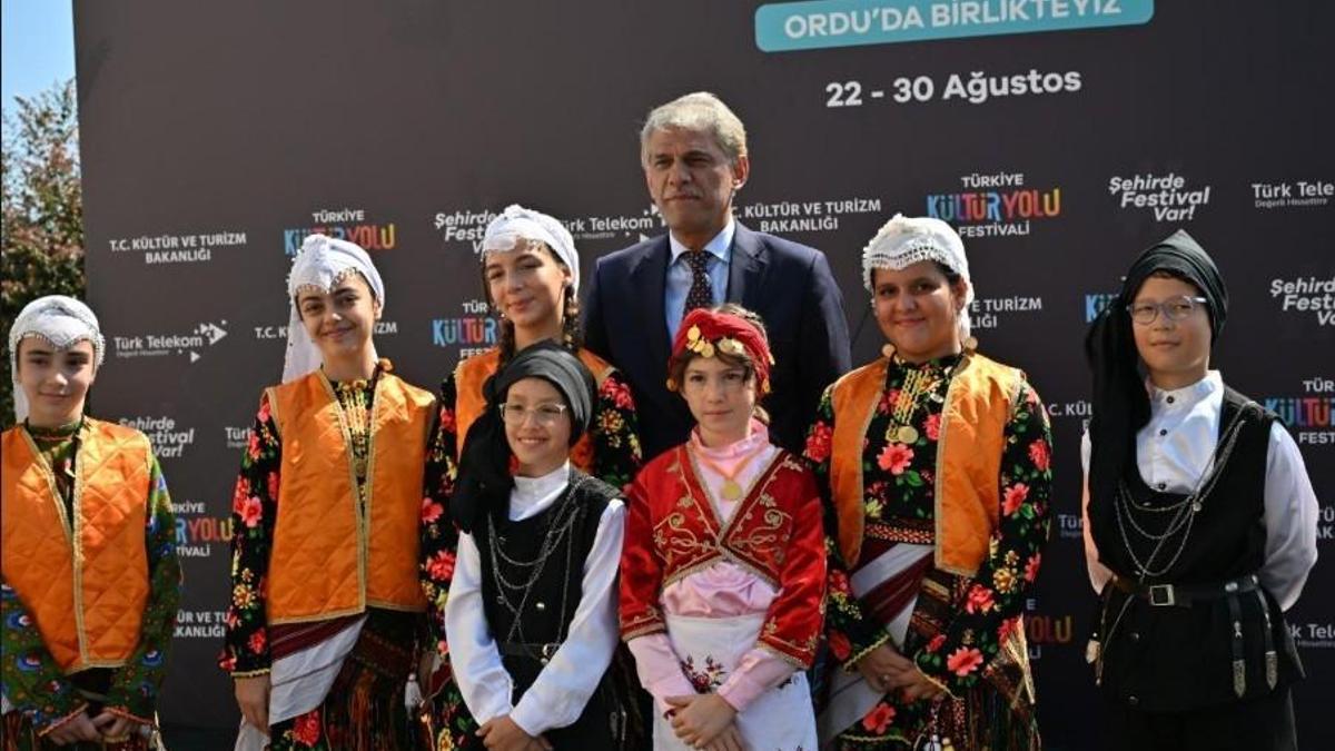 Maviyle yeşilin buluştuğu Ordu’da Türkiye Kültür Yolu Festivali zamanı haber görseli