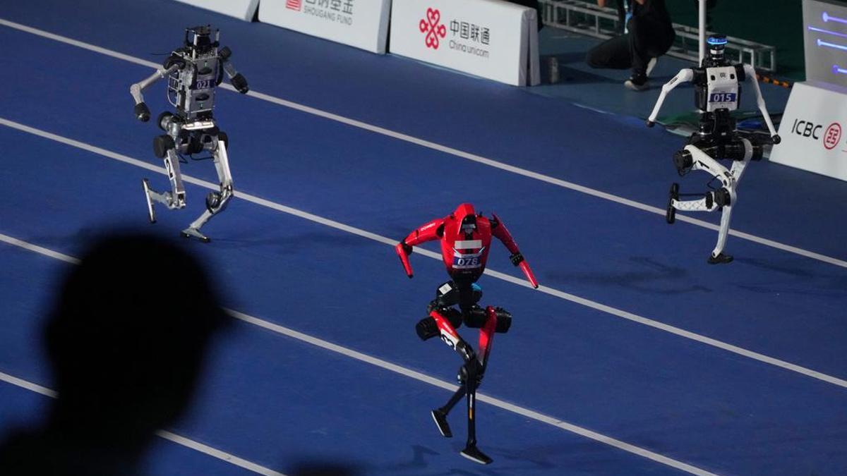 Robotlar insanların rekorlarını kırdı: 100 metreyi Usain Bolt'tan daha hızlı koştu! haber görseli