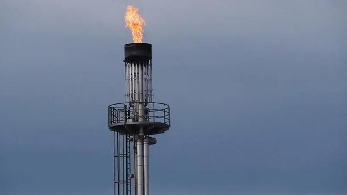 İran'da 7,5 trilyon fit küplük doğal gaz keşfi haber görseli