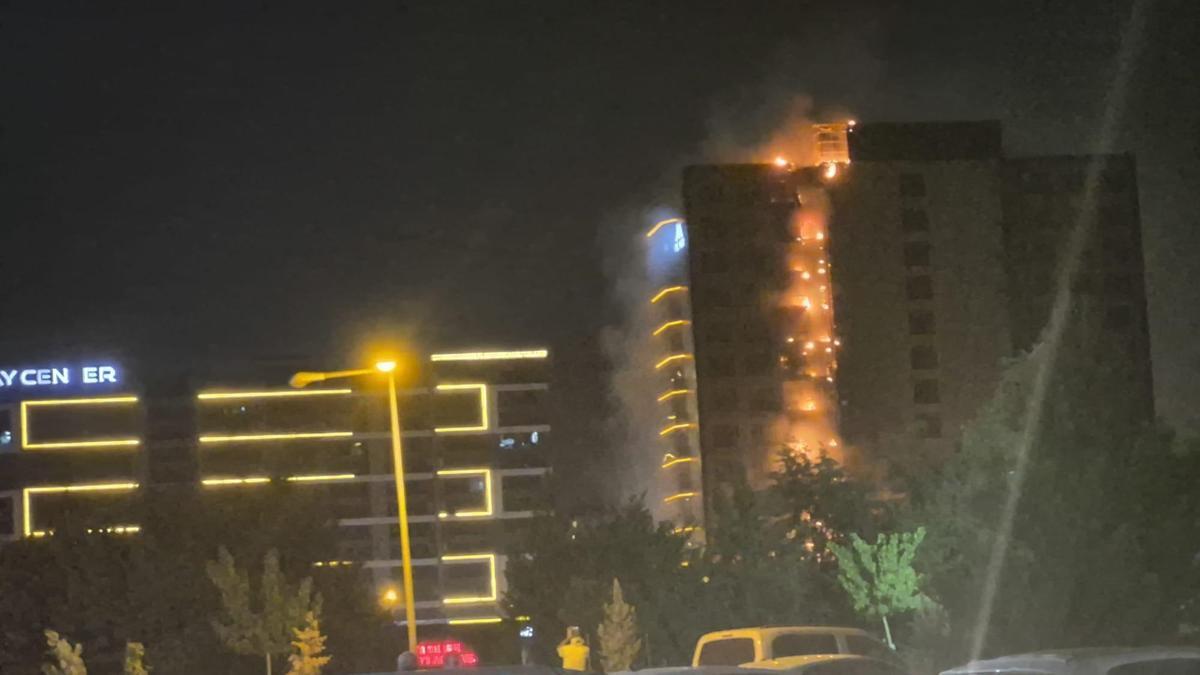 Diyarbakırda plazada yangın; ekiplerin müdahalesi sürüyor
