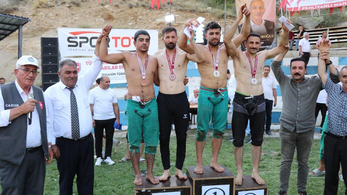 Pehlivanlı Karakucak Güreşleri'nde başpehlivan Muhammed Çağrı Söğütlü oldu