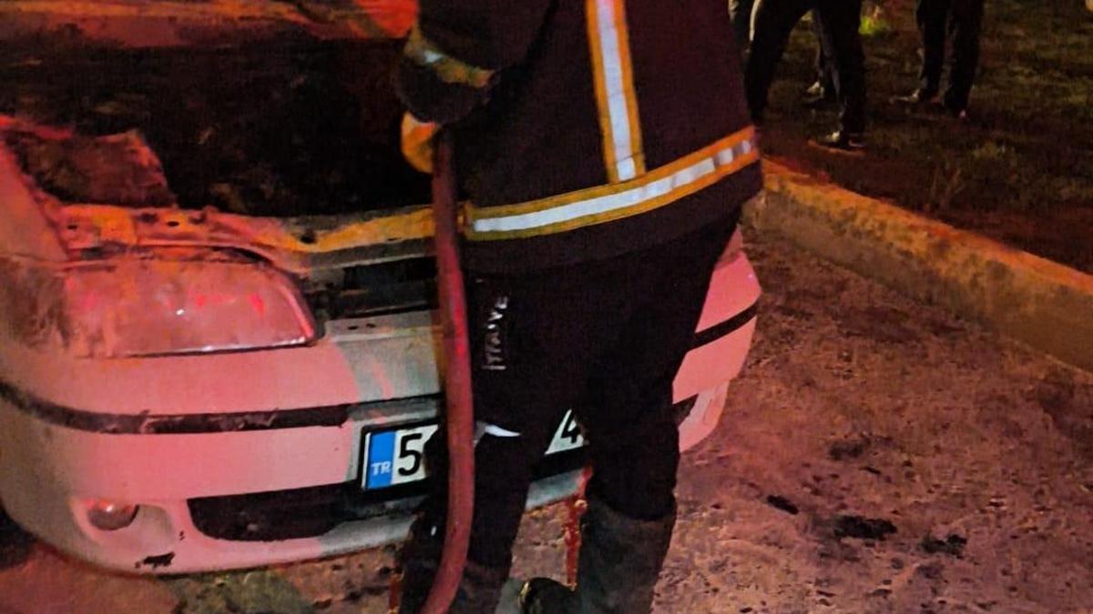 Nevşehir'de seyir halindeki otomobil yandı