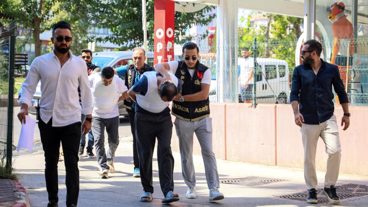 Cinayet öncesi tanınmamak için peruk takmış