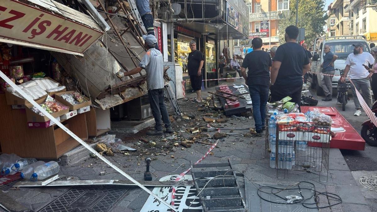 Klima montajı sırasında çökme; 2 yaralı
