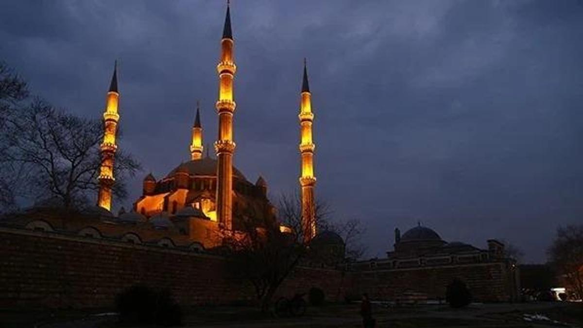 MEVLİD KANDİLİ GECESİ YATSI NAMAZI SAATLERİ DİYANET: Mevlid Kandili namazı ne zaman kılınır? Yatsı namazı ne zaman, saat kaçta kılınacak? Diyanet İstanbul, Ankara, İzmir il il yatsı namazı saatleri