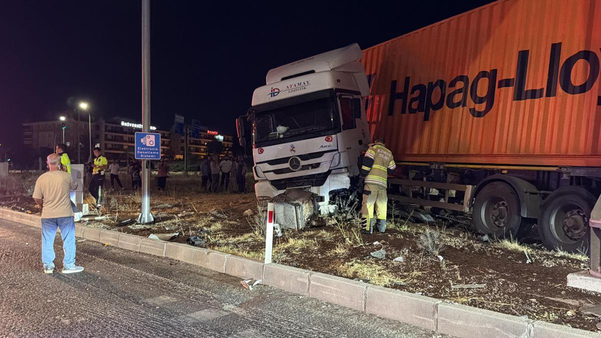 Refüje çıkan TIRın sürücüsü yaralandı