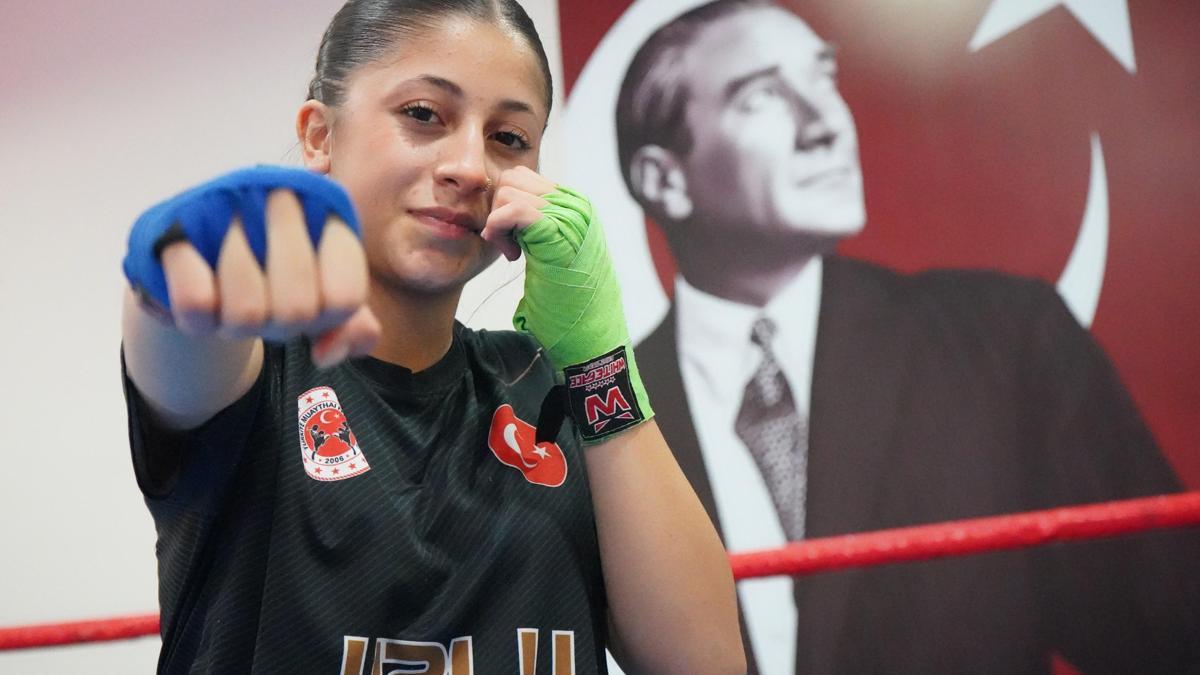 Hem çalışıp hem antrenman yapan muay thai sporcusu Ecrin, dünya şampiyonası biletini aldı