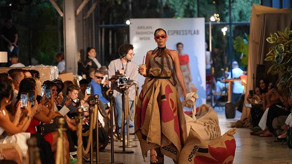 Dört farklı markadan moda gösterisi