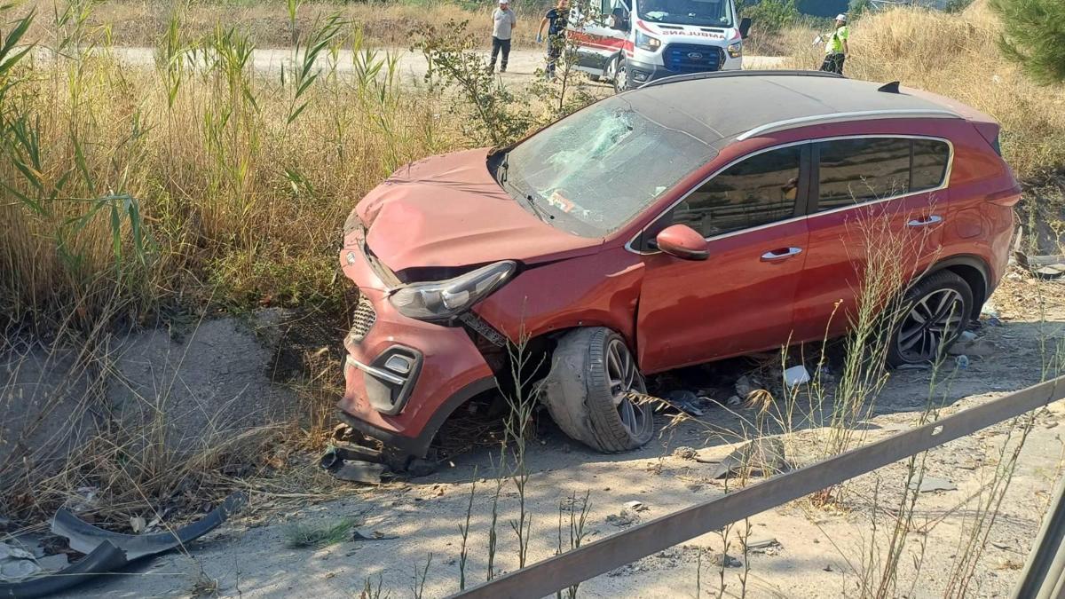 Bilecik'te SUV tipi aracın yol kenarına devrildiği kazada 4 kişi yaralandı