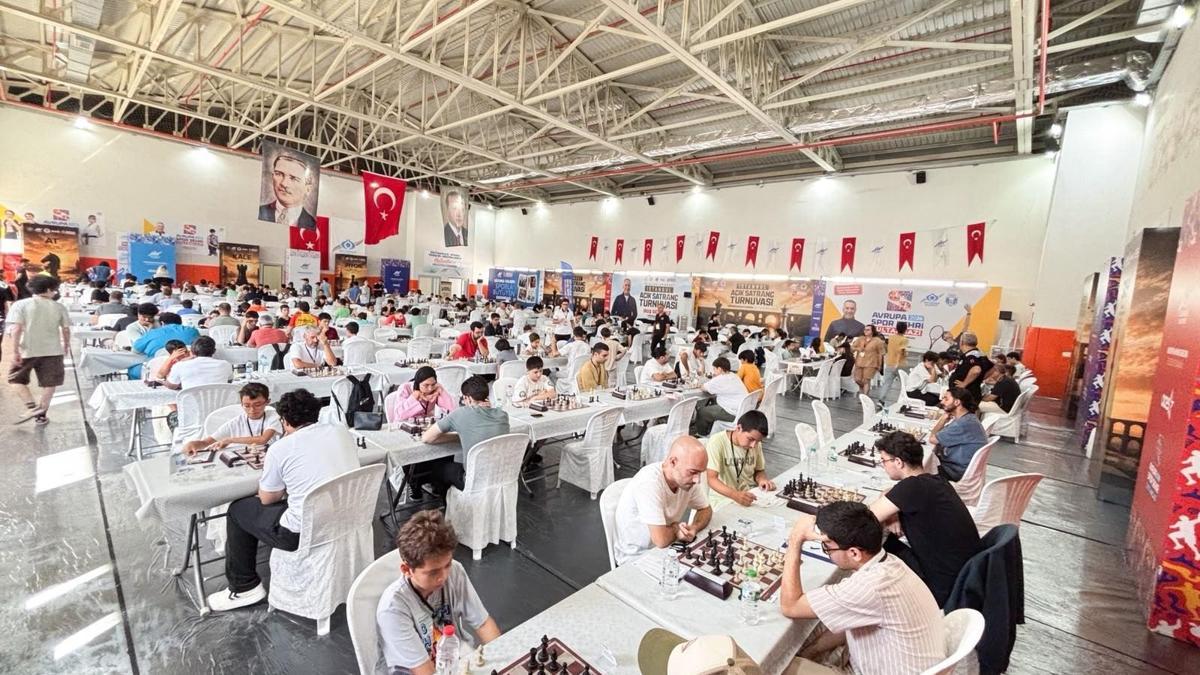 Sultangazide Uluslararası Satranç Turnuvası başladı