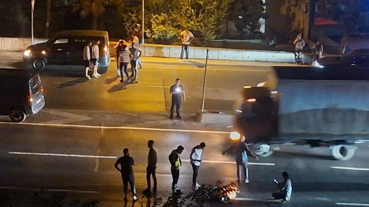 Büyükçekmecede yolun karşısına geçmeye çalışırken 2 aracın çarptığı kadın hayatını kaybetti
