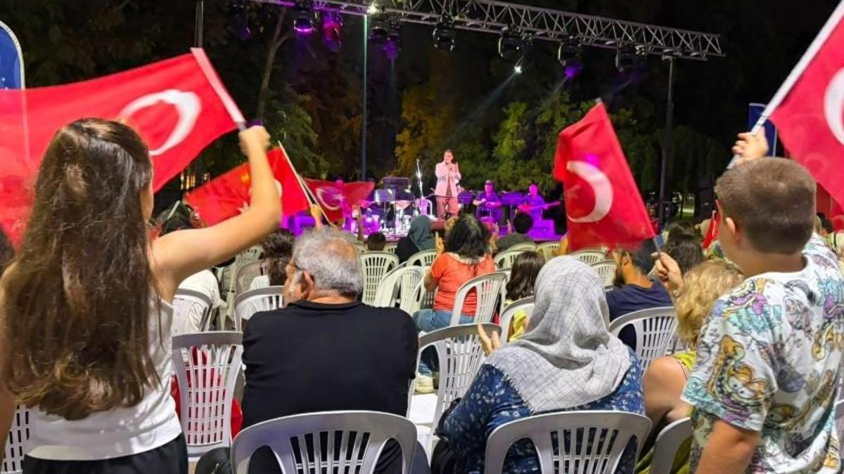 Kültürparkta Zafer Konserleri