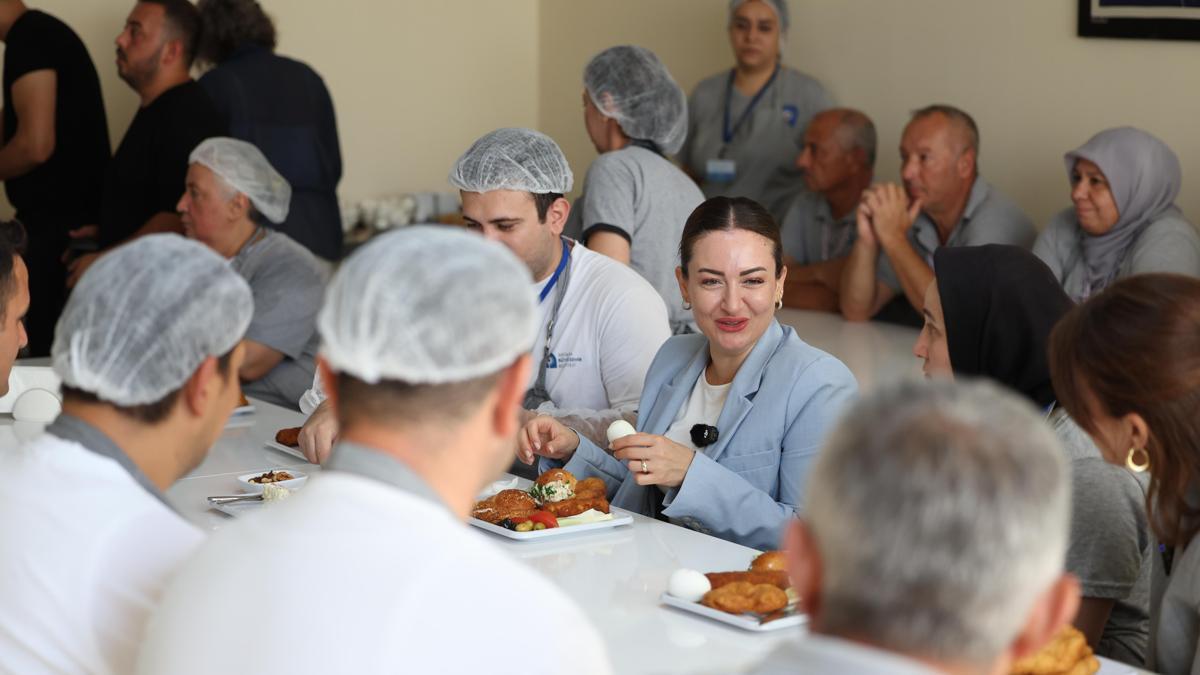 Başkan Vekili Özdemirden aşevine ziyaret