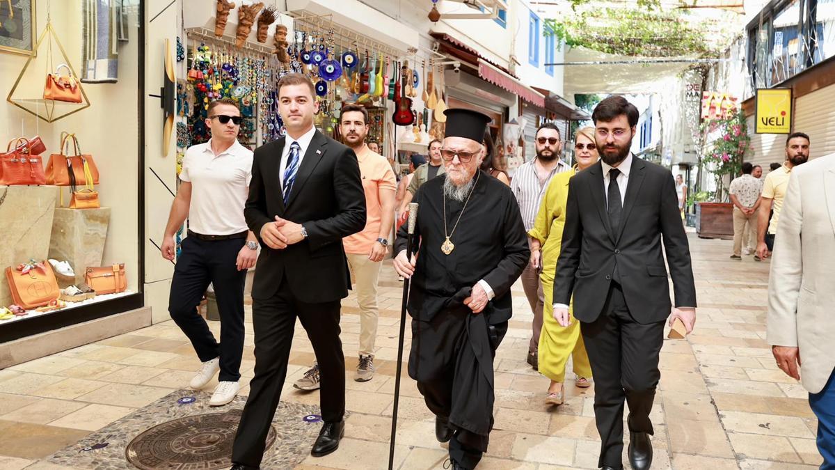 Fener Rum Patriği Bartholomeos, Aya Nikola Kilisesininin restorasyon sürecini inceledi