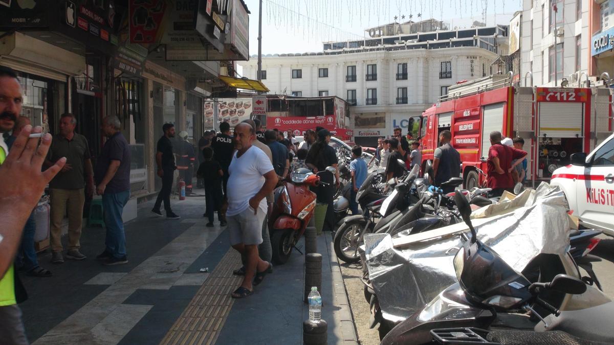 Kiliste ev ve iş yerinde yangın; 3 kişi dumandan etkilendi