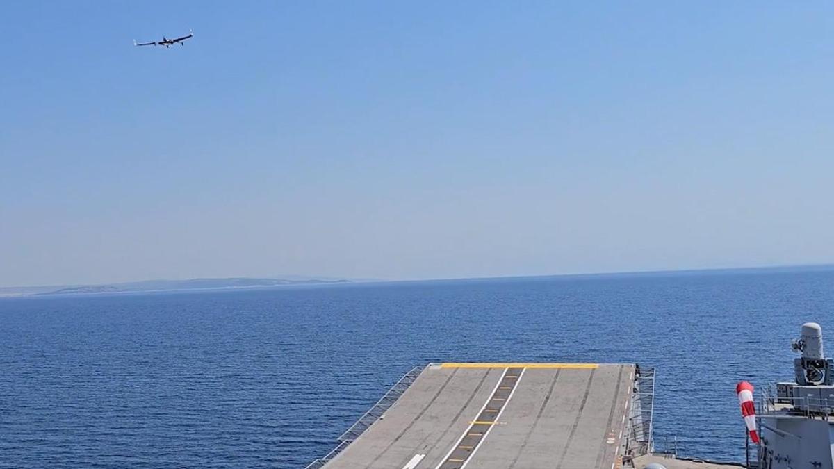 KALKAN DİHA'dan tarihi uçuş! TCG Anadolu ve TCG Burgazada'da test edildi