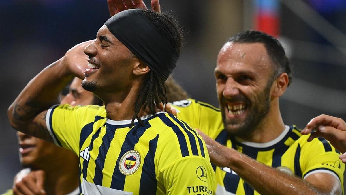 Lyon 1-2 Fenerbahçe | Fenerbahçe, Şampiyonlar Ligi’nde haber görseli