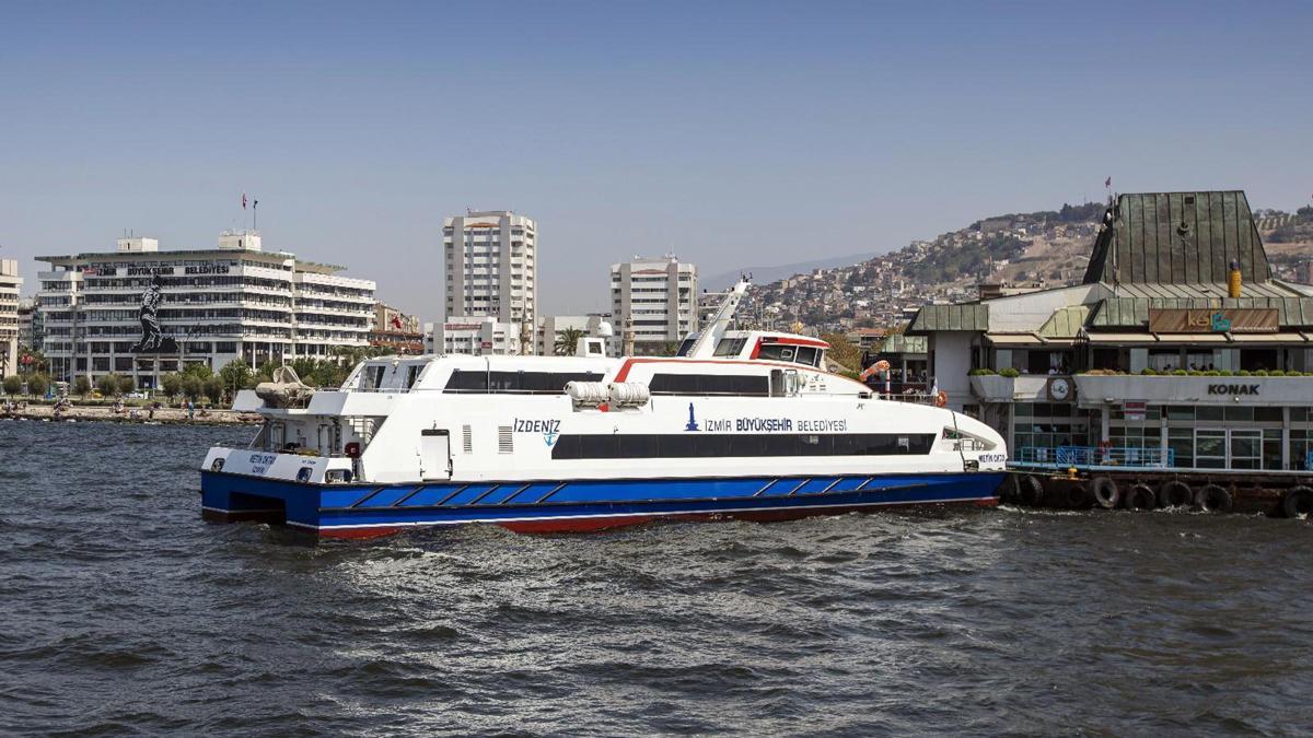 İzmir'de 30 Ağustos'ta ulaşım yüzde 50 indirimli haber görseli