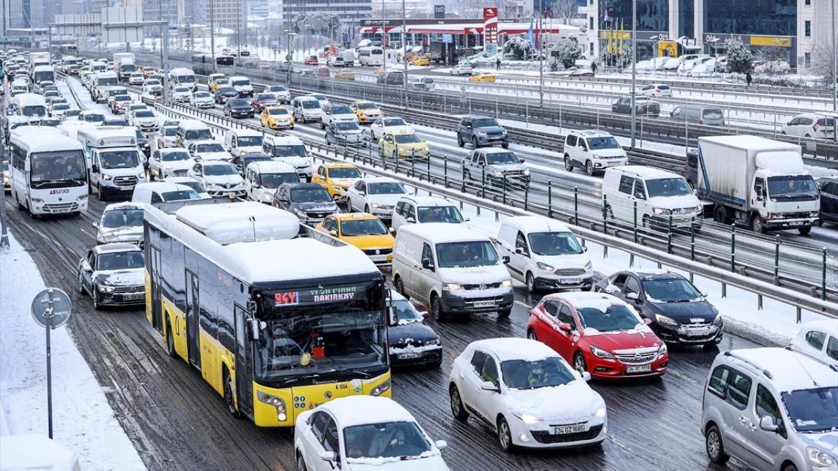 İstanbul'da yeni eğitim öğretim yılı için ulaşım ve trafik tedbirleri belirlendi