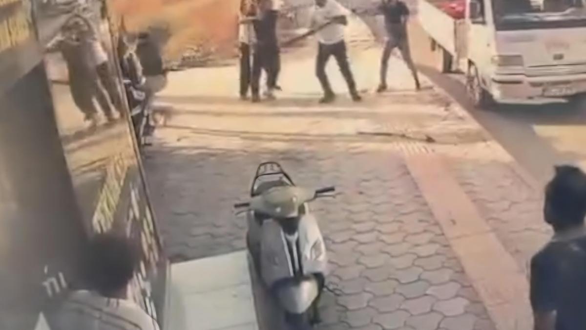 İş yeri anlaşmazlığı sopalı kavgaya dönüştü: 2 yaralı