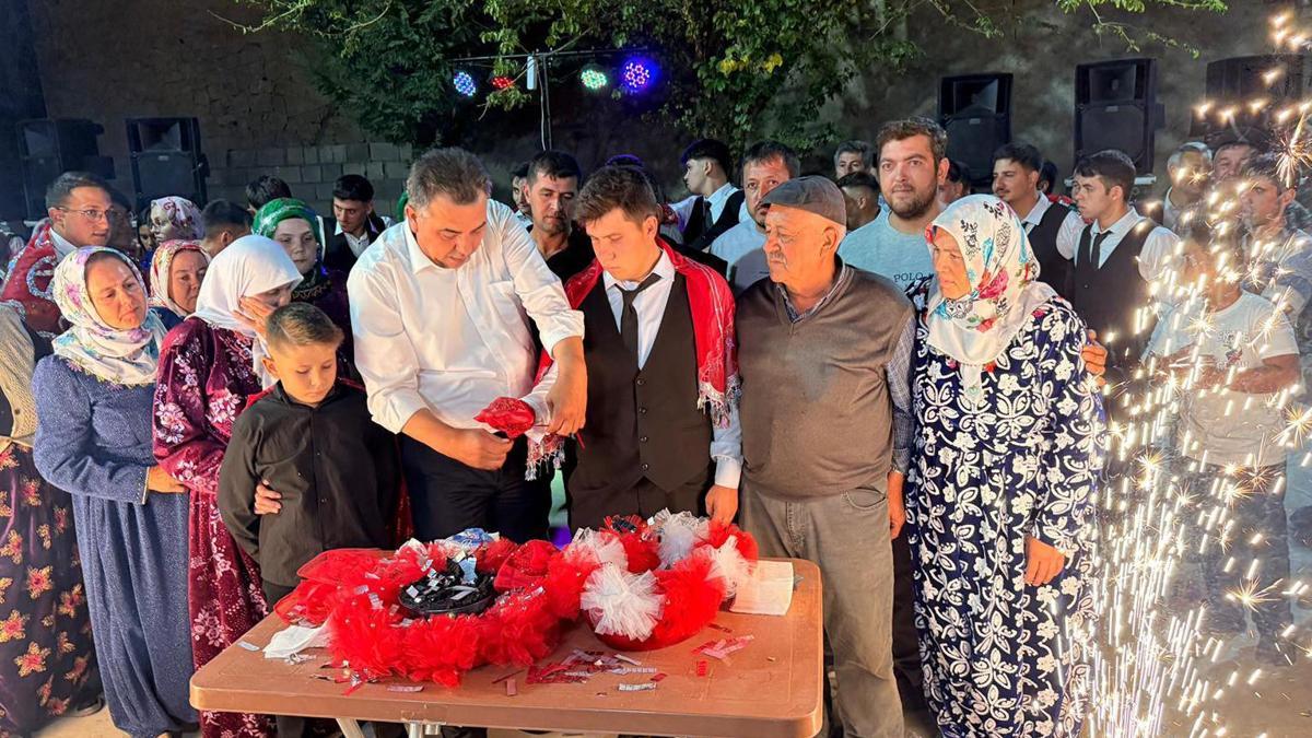 16 asker adayı halay çekerek uğurlandı