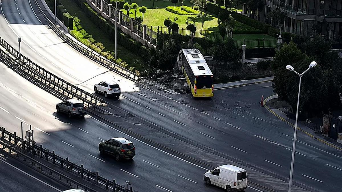 Facia anı kamerada! İETT otobüsünün duvara çarptı: 1 ölü, 17 yaralı