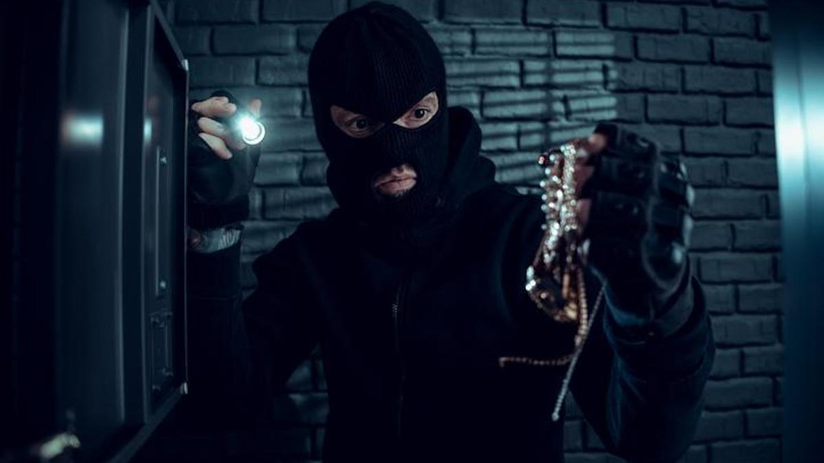 Viyana'da film gibi soygun: Mısır Kraliçesi'nin elmas kolyesini çaldılar