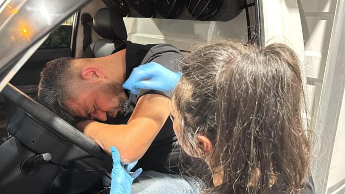 Direksiyonda sızdı, hesap ambulansa geldi! 11 kat alkollü sürücünün ilginç gecesi