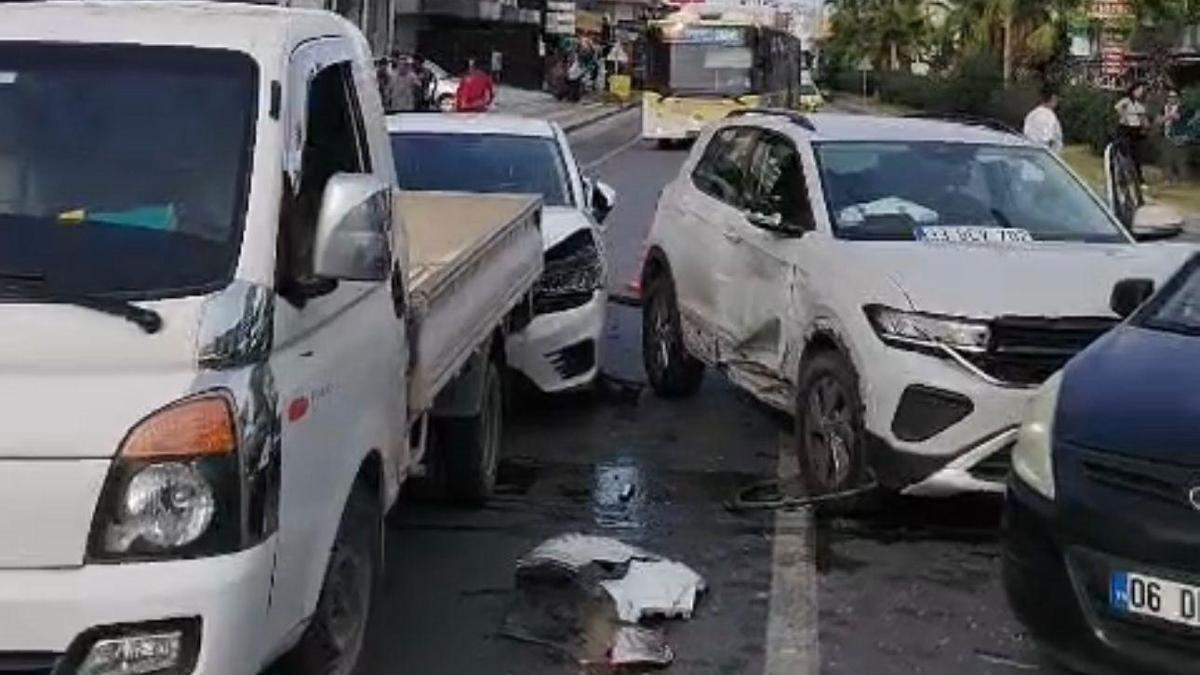 Mersinde zincirleme kaza: 3 yaralı