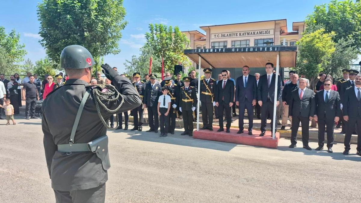 Gaziantep'in ilçelerinde Büyük Zafer'in 104. yıl dönümü kutlanıyor