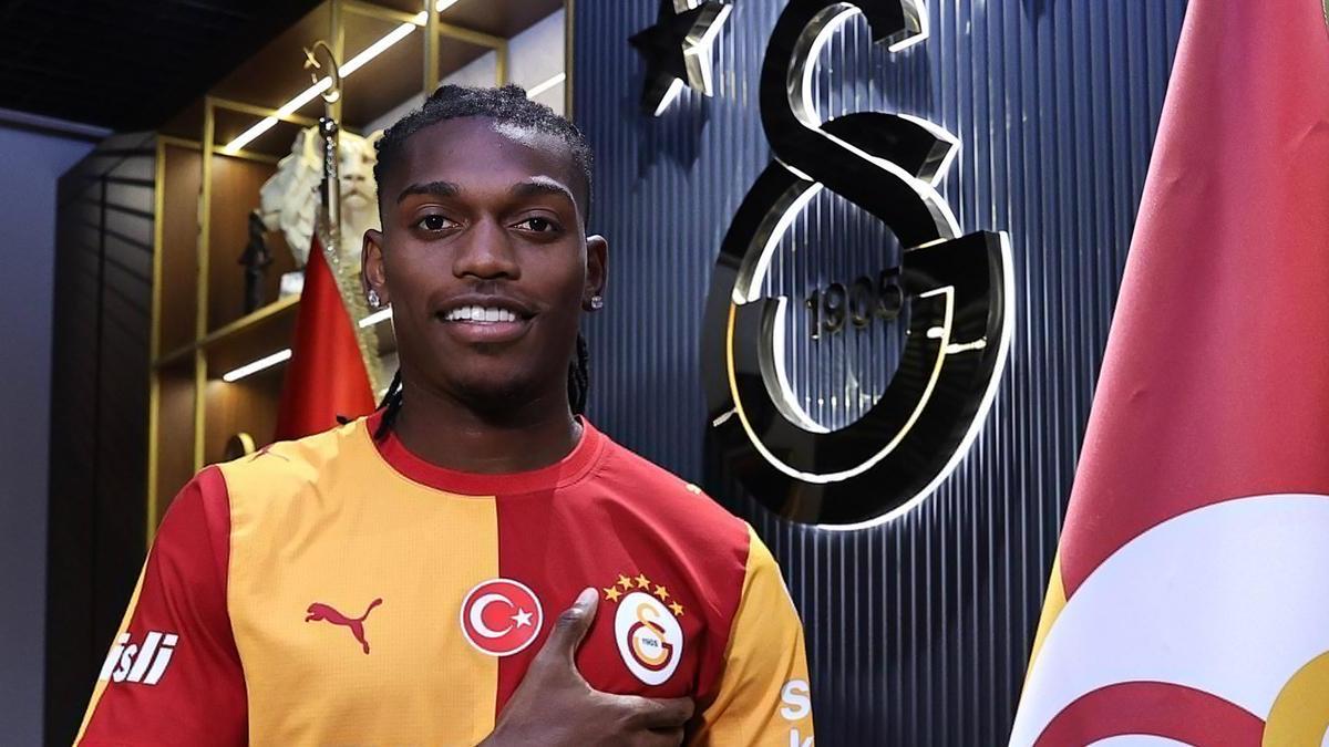 Rafael Leao: Tekrar şampiyon olmak için buradayım