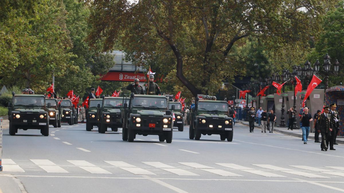 Ankara'da 30 Ağustos korteji