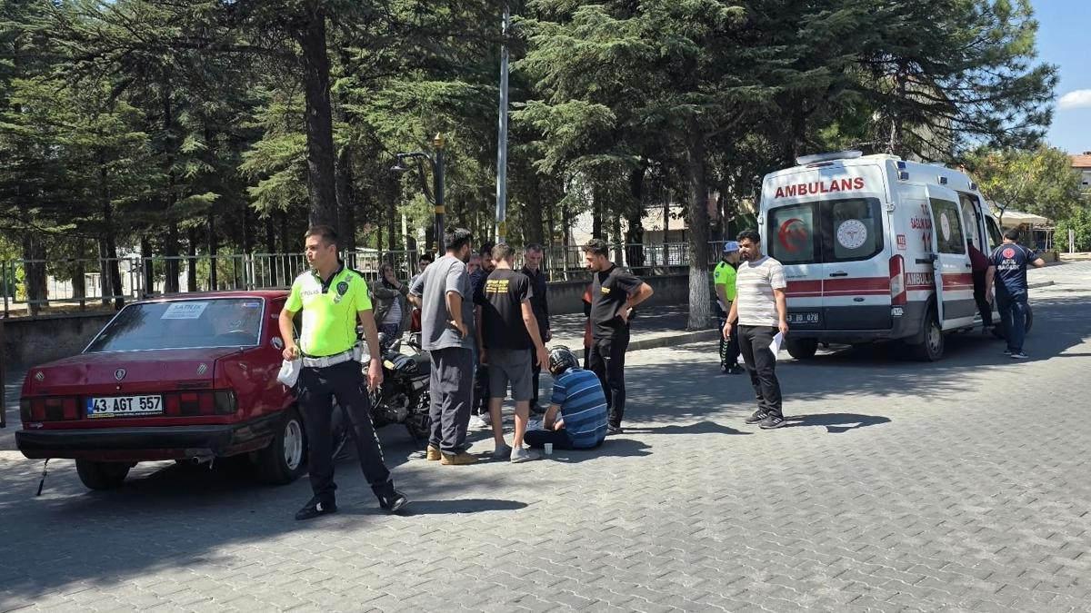 Gediz'de otomobilin çarptığı motosiklet sürücüsü yaralandı