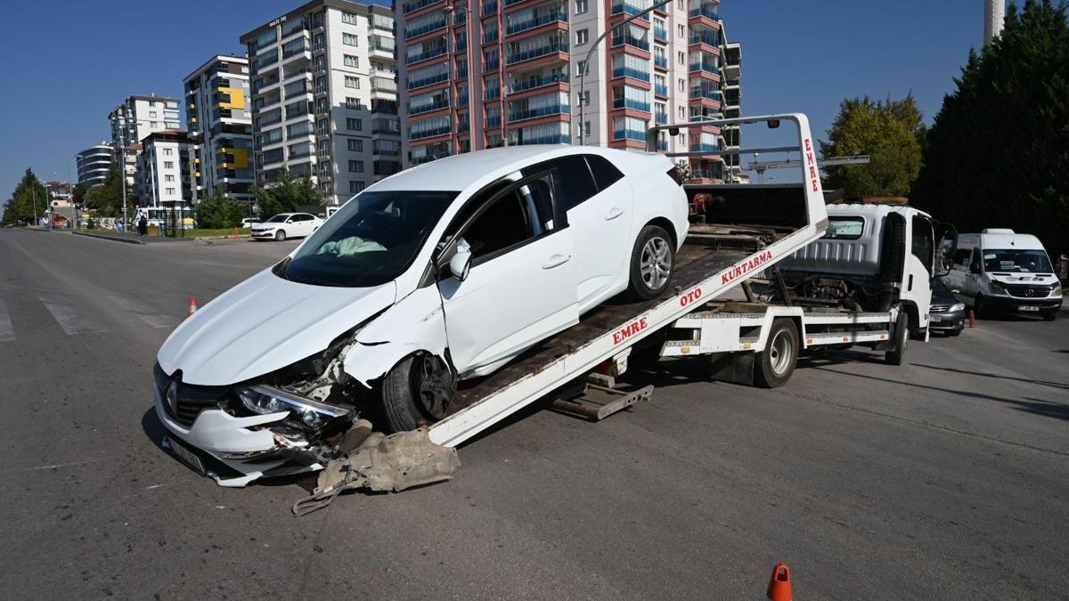 Kırıkkale'de otomobil bariyere çarptı: 1 yaralı