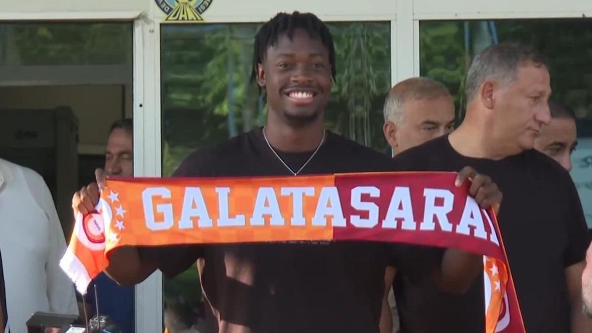 Galatasaray'ın yeni transferi Bitshiabu, İstanbul'a geldi: Çok mutluyum