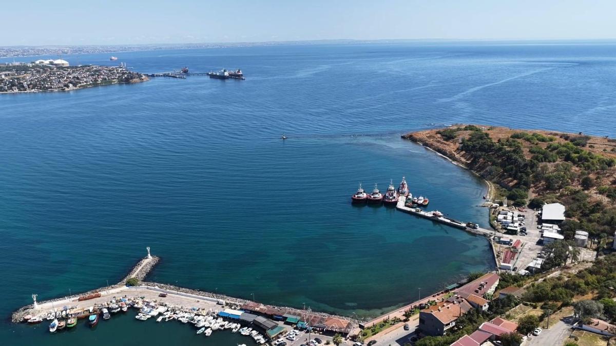 Marmaraereğlisi Limanı'nda ekiplerin bekleyişi havadan görüntülendi