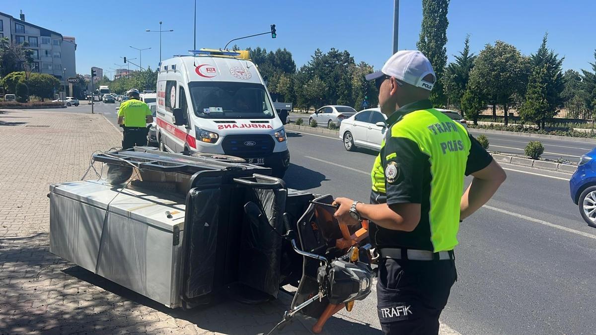 TIR ile üç tekerlekli motosiklet çarpıştı: 1 yaralı