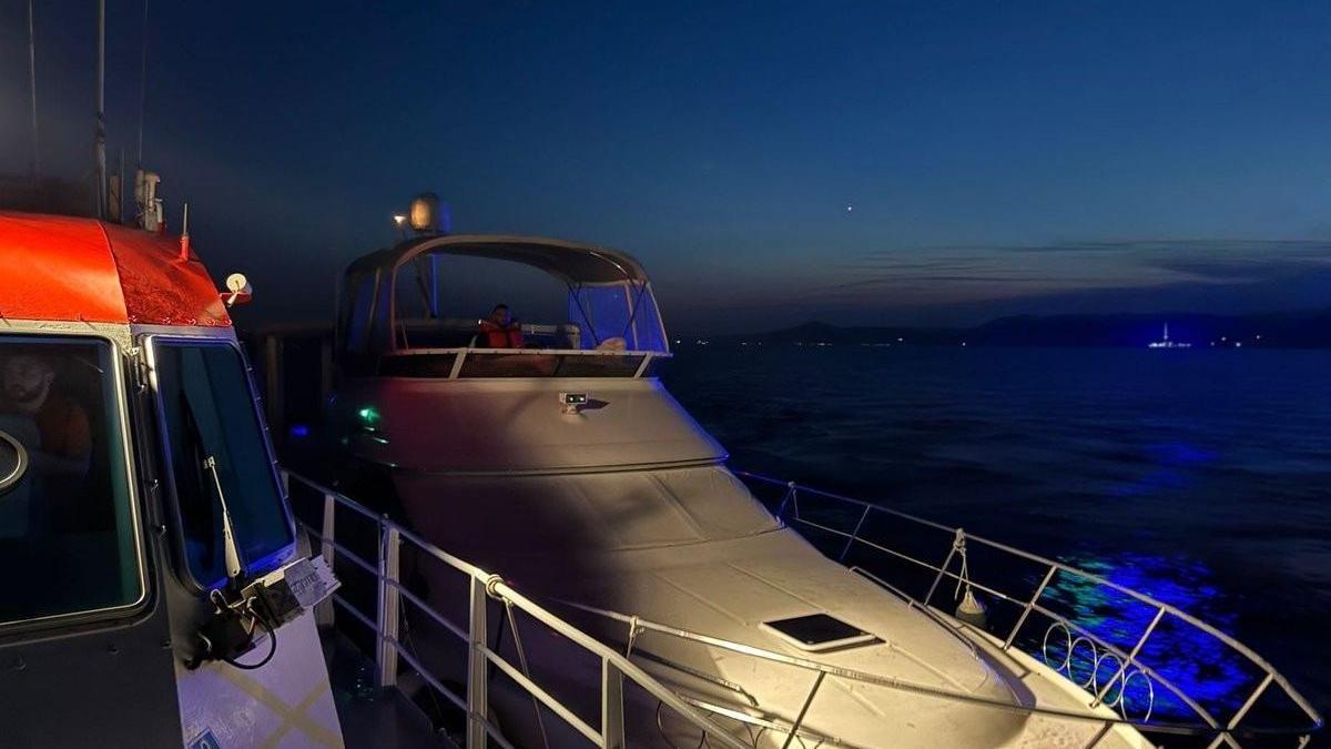 Çanakkale Boğazı'nda sürüklenen tekne kurtarıldı