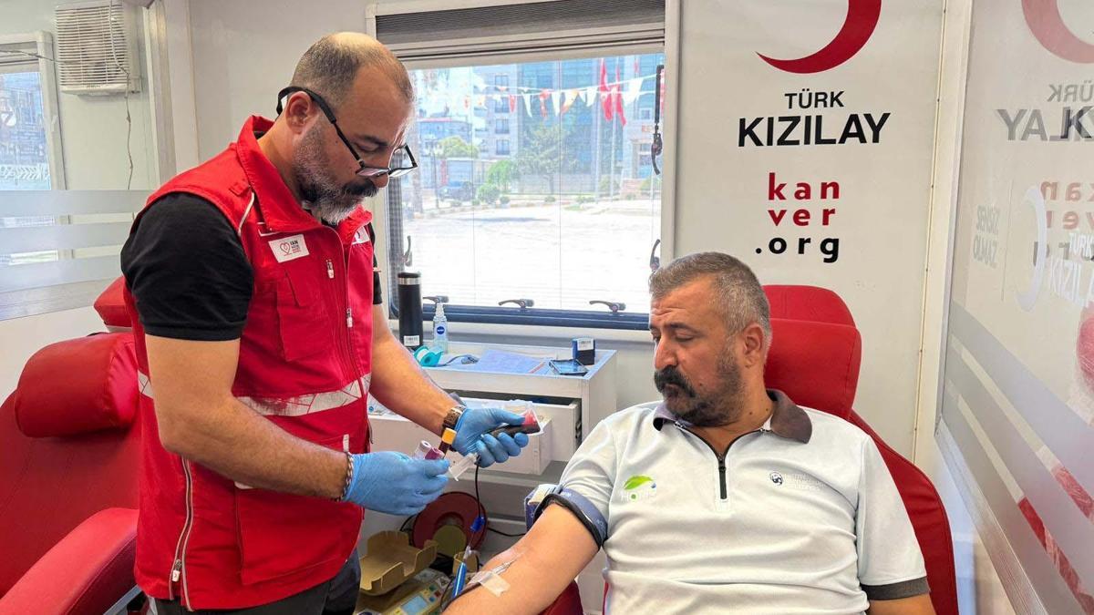 Mahalle muhtarının çağrısıyla 88 kişi kan, 2 kişi kök hücre bağışında bulundu