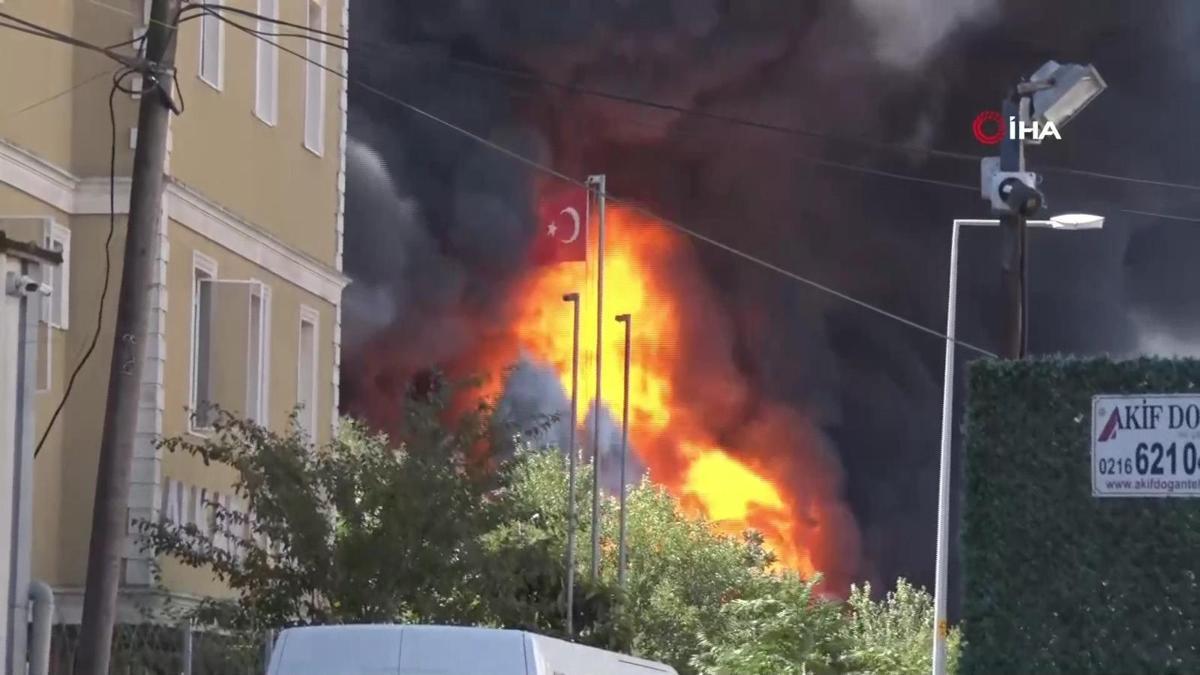 SON DAKİKA! Tuzla'da iş yeri yangını: Hızla büyüyor