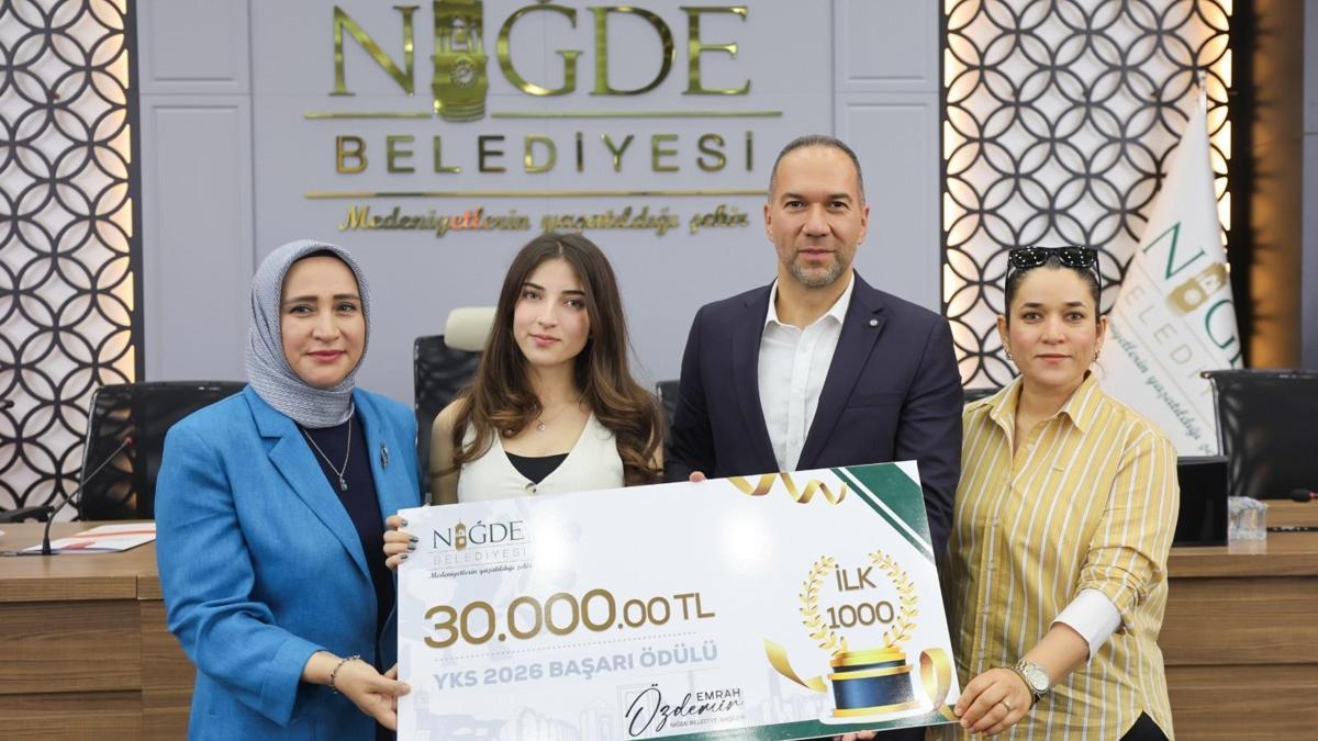 Niğde'de YKS'de dereceye giren 10 öğrenciye eğitim desteği verildi